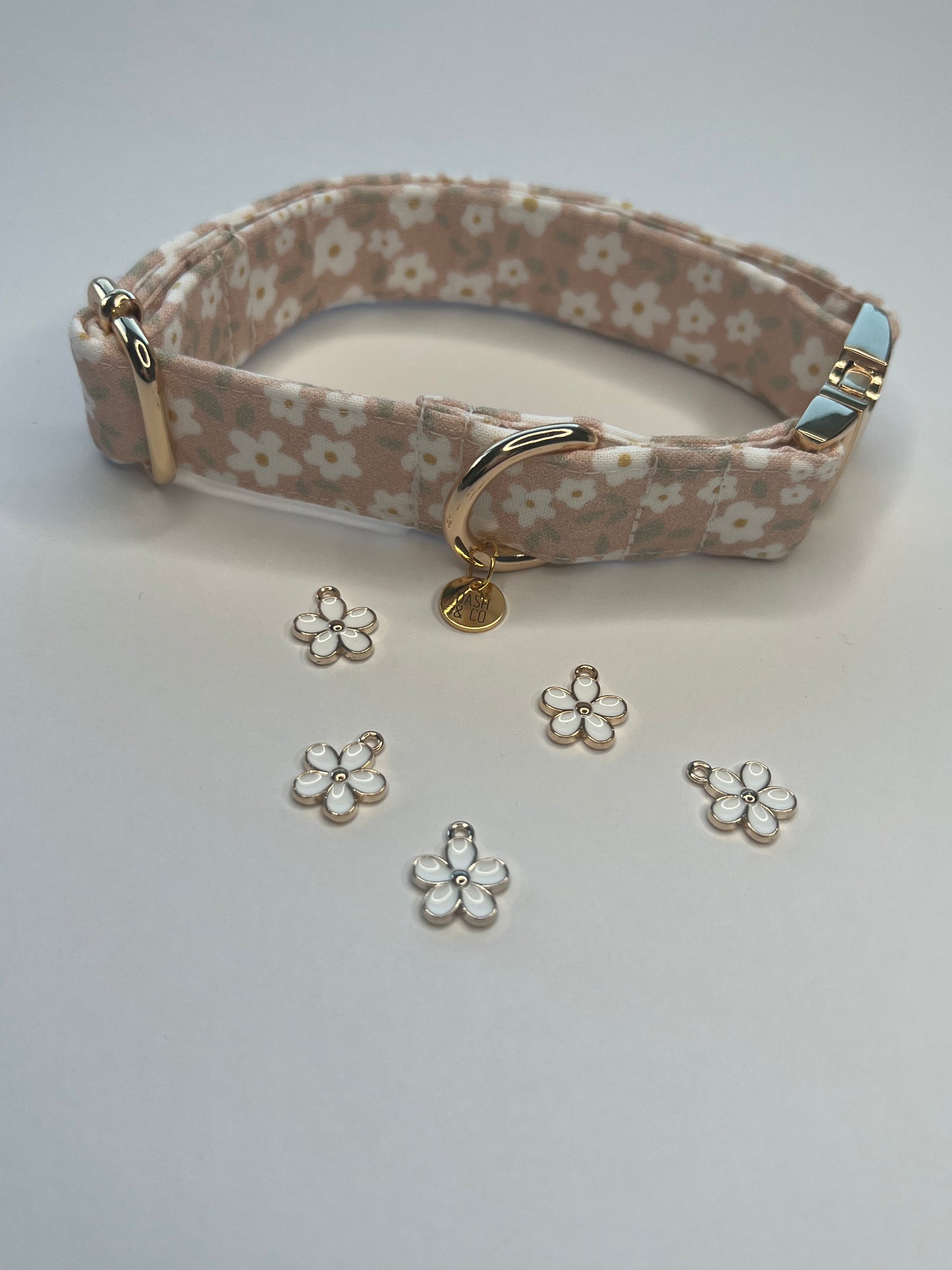 White Daisy Charm