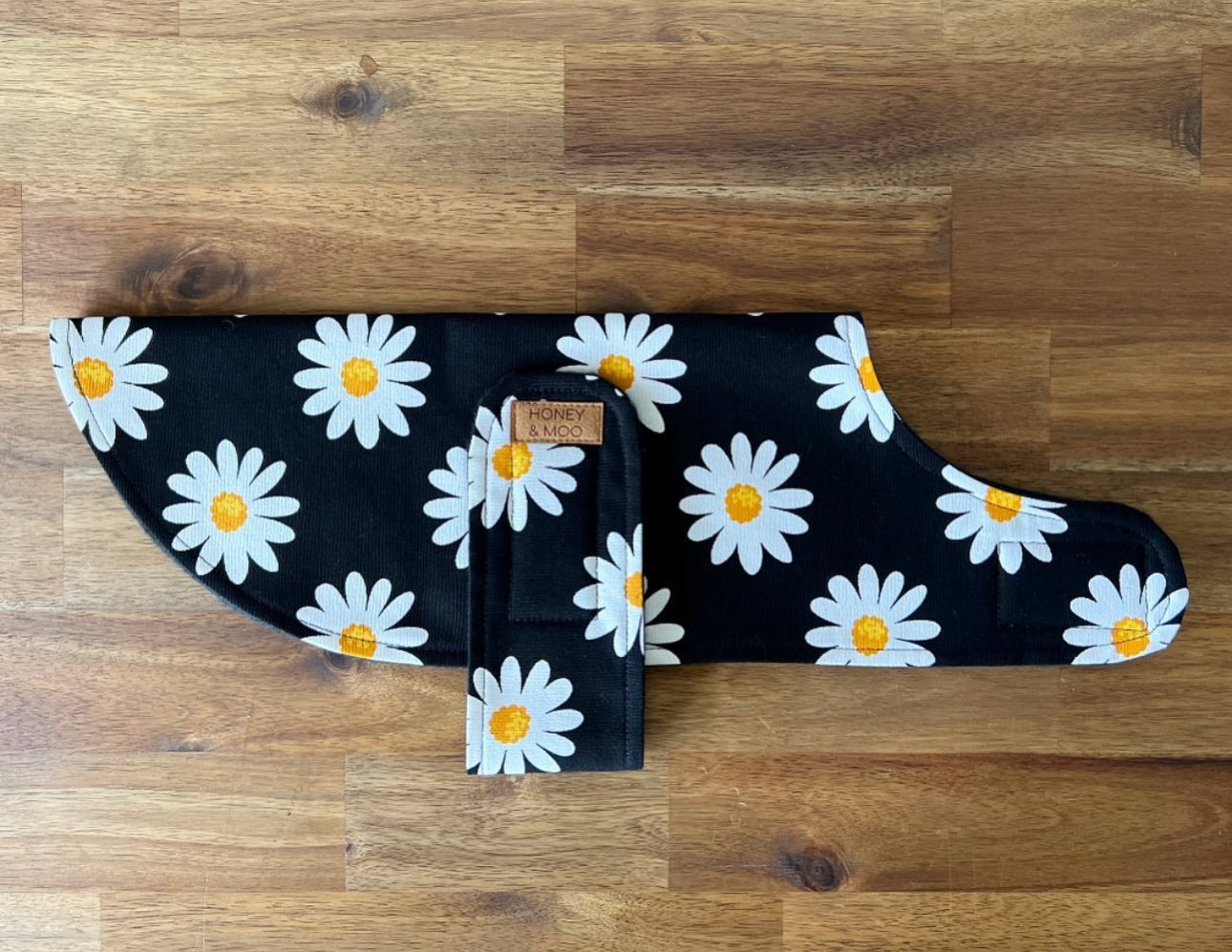 Canvas - Black Daisy