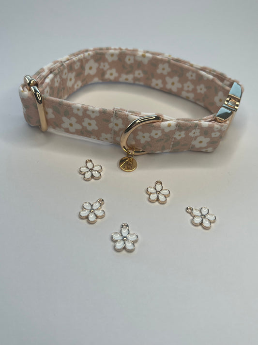 White Daisy Charm